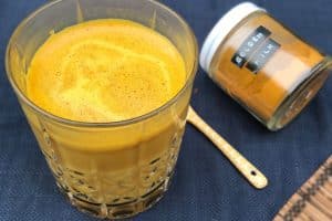 Golden Milk - a delicious blend of spices to make this warming and anti-inflammatory drink with turmeric and ginger. Recipe here: