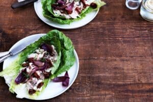 Røget makrel med semi-dried tomater og syltede rødløg