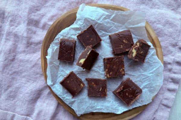 Keto fudge med tahin