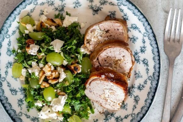 Fyldt svinemørbrad med valnødder og salvie