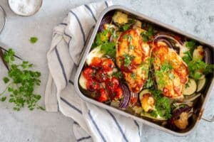 Spicy kyllingefad med grøntsager